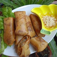 ลูกชิ้นปิ้งบนเตา