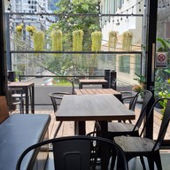 บรรยากาศ Sit and wonder