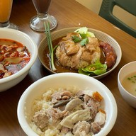 เช้า (โจ๊ก ต้มเลือดหมู ก๋วยจั๊บ ข้าวหมูดำหมูกรอบ ข้าวต้ม บะหมี่) เช้า
