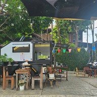 Camper coffee & Bar บางหัวเสือ