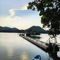 Inlaya Bar and Grill