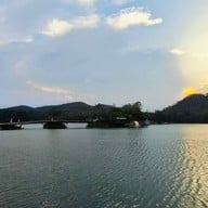 Inlaya Bar and Grill