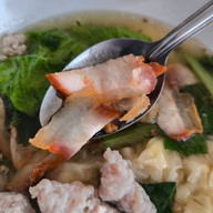 เมนูของร้าน แม่ช้อนข้าวหมูแดง