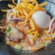 ก๋วยเตี๋ยวต้มยำหมูกรอบ เจ๊ดำ (ลำลูกกา)