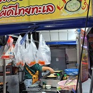 หน้าร้าน กินดี หอยทอดกระทะร้อน ผัดไทยทะเล