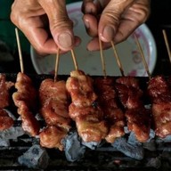 ร้านหมูปิ้งเตาถ่านสูตรโบราณ สุมิตรา สายไหม