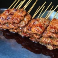 ร้านหมูปิ้งเตาถ่านสูตรโบราณ สุมิตรา สายไหม
