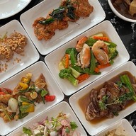 บ้านนายน้อย