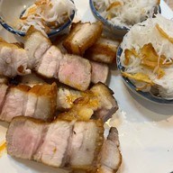 ซาวมาย แหนมเนือง