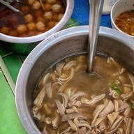 @ก๋วยเตี๋ยวขาหมู(คากิ) เฮงโภชนา