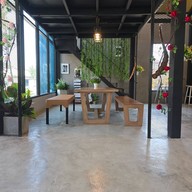 บรรยากาศ ARA Coffee ลาซาล 52