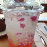 Rose Lemonade (115 บาท)