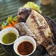 ส้มตำครกใหญ่ คลองวาฬ