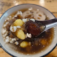 ชิงชิง ขนมหวานไทย-จีน เยื้องข้ามวิทยาลัยพยาบาล