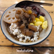 เมนูของร้าน ชิงชิง ขนมหวานไทย-จีน เยื้องข้ามวิทยาลัยพยาบาล