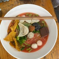 เมนูของร้าน ลูกชิ้นปลานายใช้หนองมน