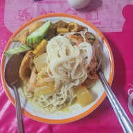 เมนูของร้าน ขนมจีนเจ้แอน ขนมจีนเจ้แอนย้ายอยู่ตรงข้ามวิทยาลัยพยาบาลติดกับโรงจำนำ