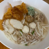 เมนูของร้าน ลูกชิ้นปลานายใช้หนองมน