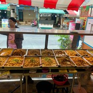 เป็นแสน ข้าวราดแกง
