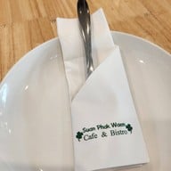 สวนผักแว่น Cafe & Bistro