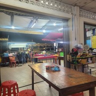 บรรยากาศ ขนมจีนเจ้แอน ขนมจีนเจ้แอนย้ายอยู่ตรงข้ามวิทยาลัยพยาบาลติดกับโรงจำนำ