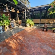 สวนผักแว่น Cafe & Bistro