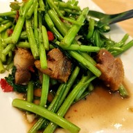 สวนผักแว่น Cafe & Bistro