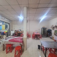 บรรยากาศ ขนมจีนเจ้แอน ขนมจีนเจ้แอนย้ายอยู่ตรงข้ามวิทยาลัยพยาบาลติดกับโรงจำนำ