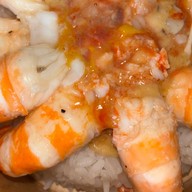 ข้าวหน้ากุ้งแกะ กุ้งแช่น้ำปลา ไก่ทอด  by.กิ๋นข้าวลำ