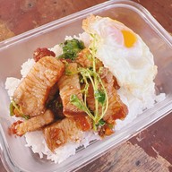 เฮียปิงข้าวมันไก่ - ข้าวหมูแดง หมูกรอบ สาขาถนนปู่เจ้าสมิงพราย