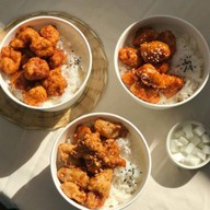 maneefriedchicken - ข้าว ไก่ทอด & ไข่ข้น สาขาสันติธรรม