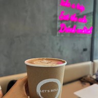 Coffee bar Let's Roll กะตะ