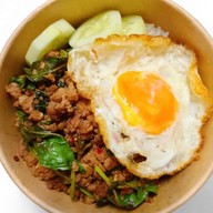 🌶️ กะเพราไก่  ไข่ดาว ตามสั่ง ข้าวบึ๊ม🍳