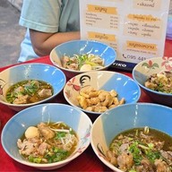 ก๋วยเตี๋ยวเที่ยงคืน  ปากเกร็ด