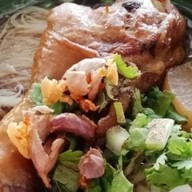 ก๋วยเตี๋ยวไก่มาละ แจ่วฮ้อนอ้อนเธอ จรัญ77