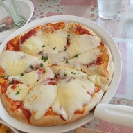 เมนูของร้าน Golden Hill Village Cafe & Weddings