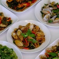 ตั้งโค้วข้าวต้มกุ๊ย หนำเลี๊ยบหมูสับ ยำปลาสลิด ผัดผักบุ้งไฟแดง ตั้งโค้วข้าวต้มกุ๊ย