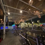 Lakehouse Café & Restaurant เลคเฮ้าส์ คาเฟ่ ประเวศ