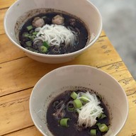 เมนูของร้าน ก๋วยเตี๋ยวเรือทองผกา ศรีเทพ