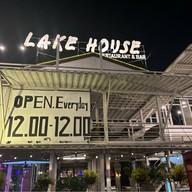 Lakehouse Café & Restaurant เลคเฮ้าส์ คาเฟ่ ประเวศ