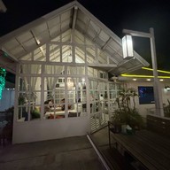 Lakehouse Café & Restaurant เลคเฮ้าส์ คาเฟ่ ประเวศ