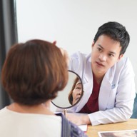 ยูอาร์คลินิก หมออาร์ม โคราช UR Clinic ดึงหน้า แก้หนังตาตก ตัดถุงใต้ตา ตัดเหนียง ตาสองชั้น ดูดไขมัน โคราช