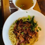 โหน่ง ชะชะช่า บะหมี่เกี๊ยว นครนายก