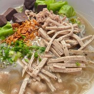 ก๋วยจั๊บญวนหมูหยอง (เส้นสด) ริมคลอง