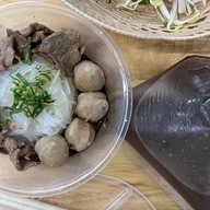 ป.ประทีป ก๋วยเตี๋ยวเรือ พระพุทธบาท