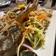 ชมเดือน ธาราบุรี สุพรรณบุรี