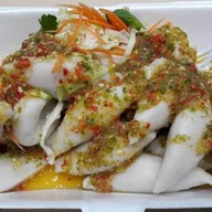 ยำลูกชิ้นปลา10บาท