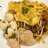 เมนูของร้าน ก๋วยเตี๋ยวเกี๊ยวกุ้งเจ๊หุย วงเวียนใหญ่