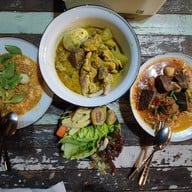 เมนูของร้าน ขนมจีนชื่นอุรา ตลาดหัวมุม