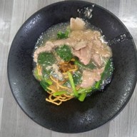 ผัดไทยป้าบุญ ราดหน้าหมูหมัก หน้าวัดพลับ